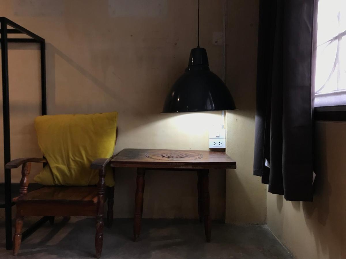 Boundary Hostel And Cafe Surat Thani Exterior photo