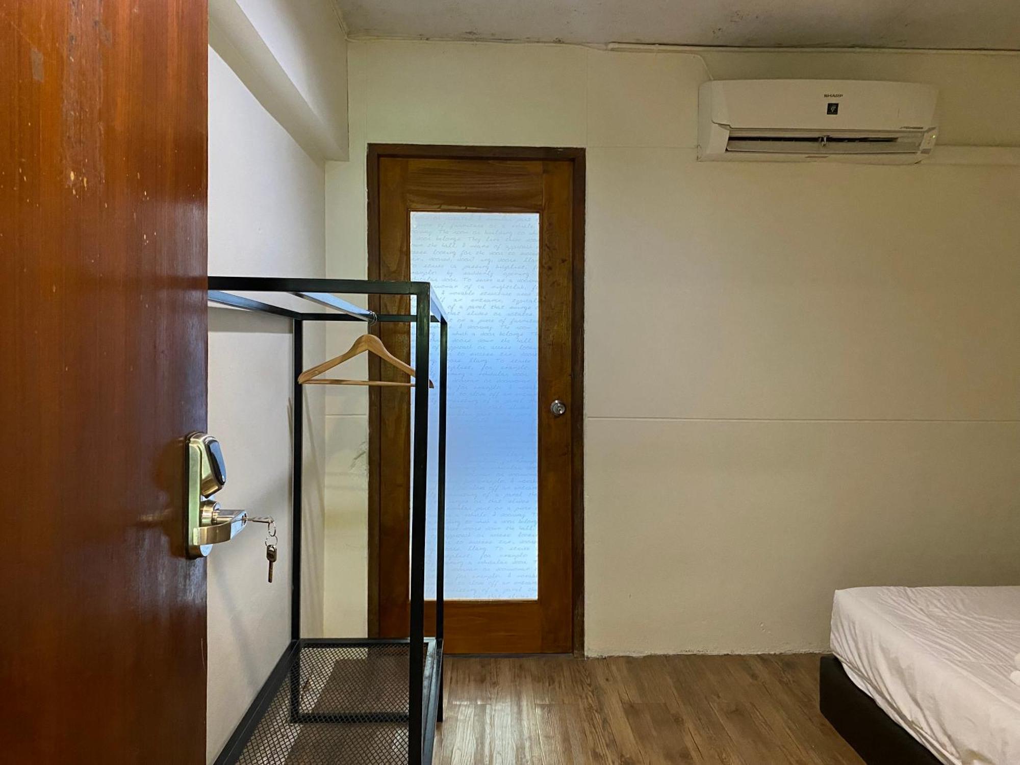 Boundary Hostel And Cafe Surat Thani Exterior photo